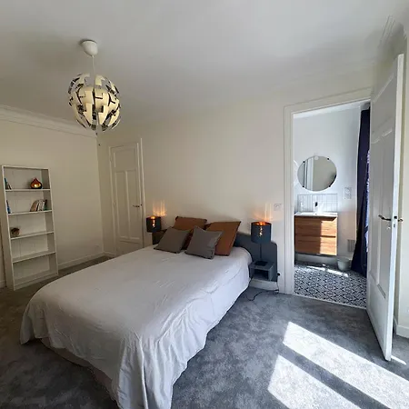 Elegant 2 Pieces Haussmannien Avec Balcon 5e Apartment Paris