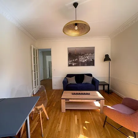 Apartment Elegant 2 Pieces Haussmannien Avec Balcon 5e *