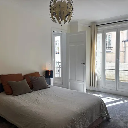 Elegant 2 Pieces Haussmannien Avec Balcon 5e Paris