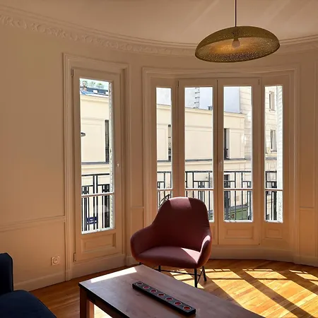 Elegant 2 Pieces Haussmannien Avec Balcon 5e *