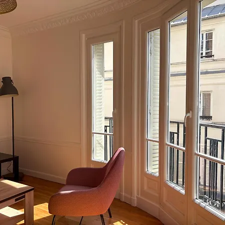 Elegant 2 Pieces Haussmannien Avec Balcon 5e