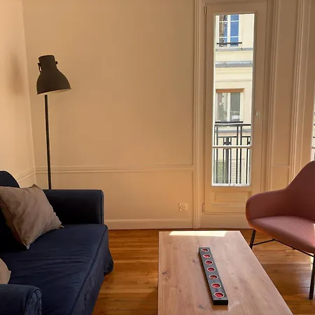 Elegant 2 Pieces Haussmannien Avec Balcon 5e *